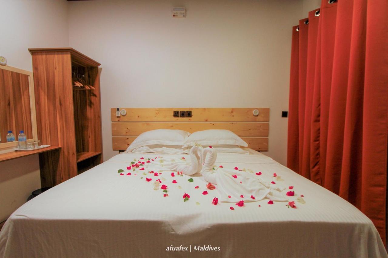 Huvan Inn Fulidhoo Exterior photo