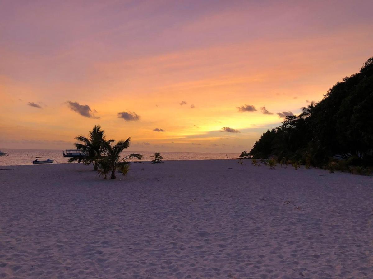 Huvan Inn Fulidhoo Exterior photo