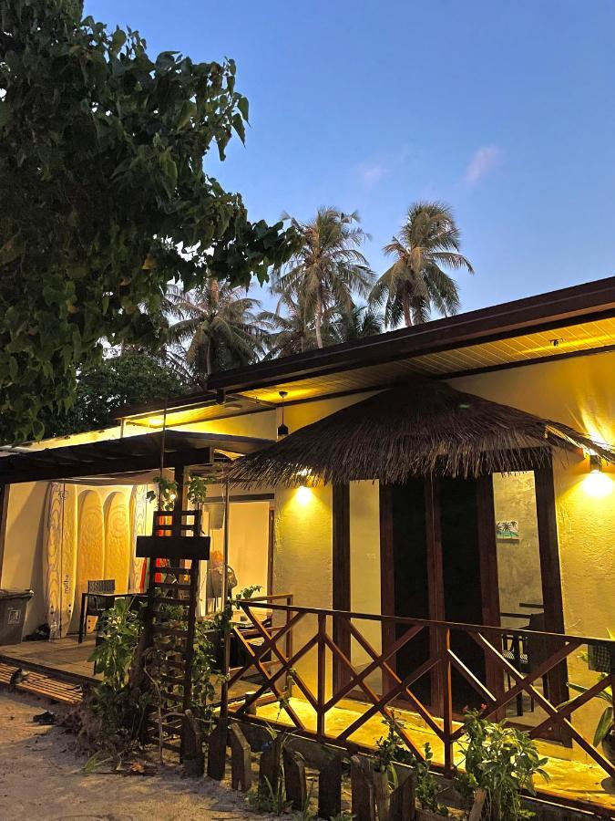 Huvan Inn Fulidhoo Exterior photo