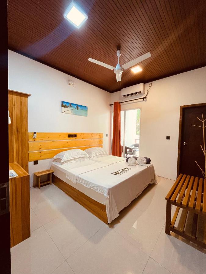 Huvan Inn Fulidhoo Exterior photo