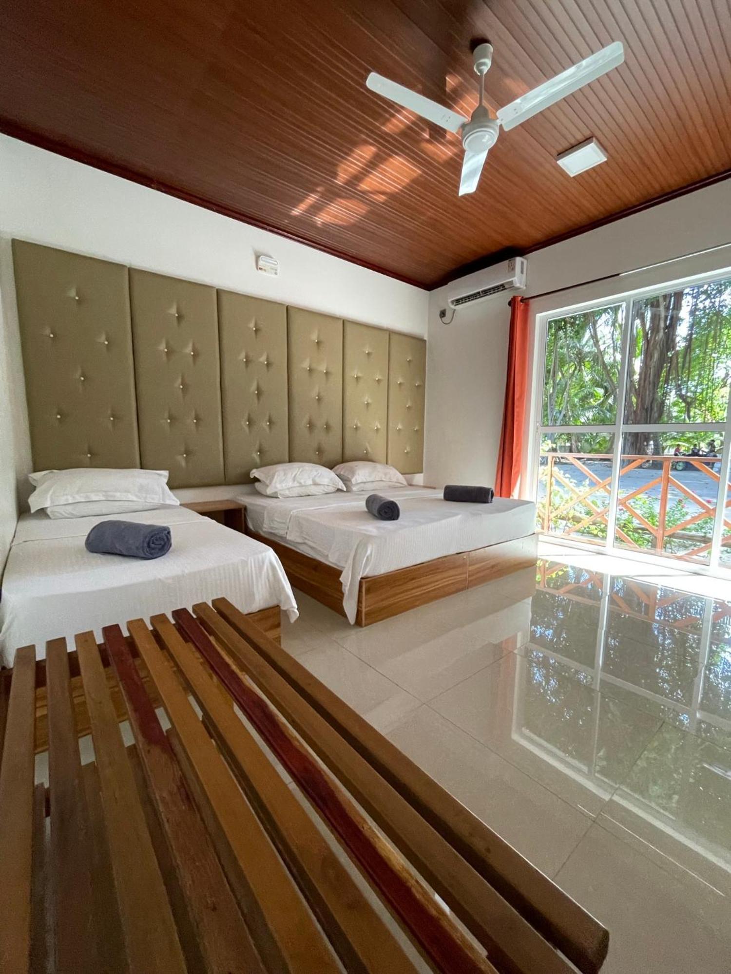 Huvan Inn Fulidhoo Exterior photo